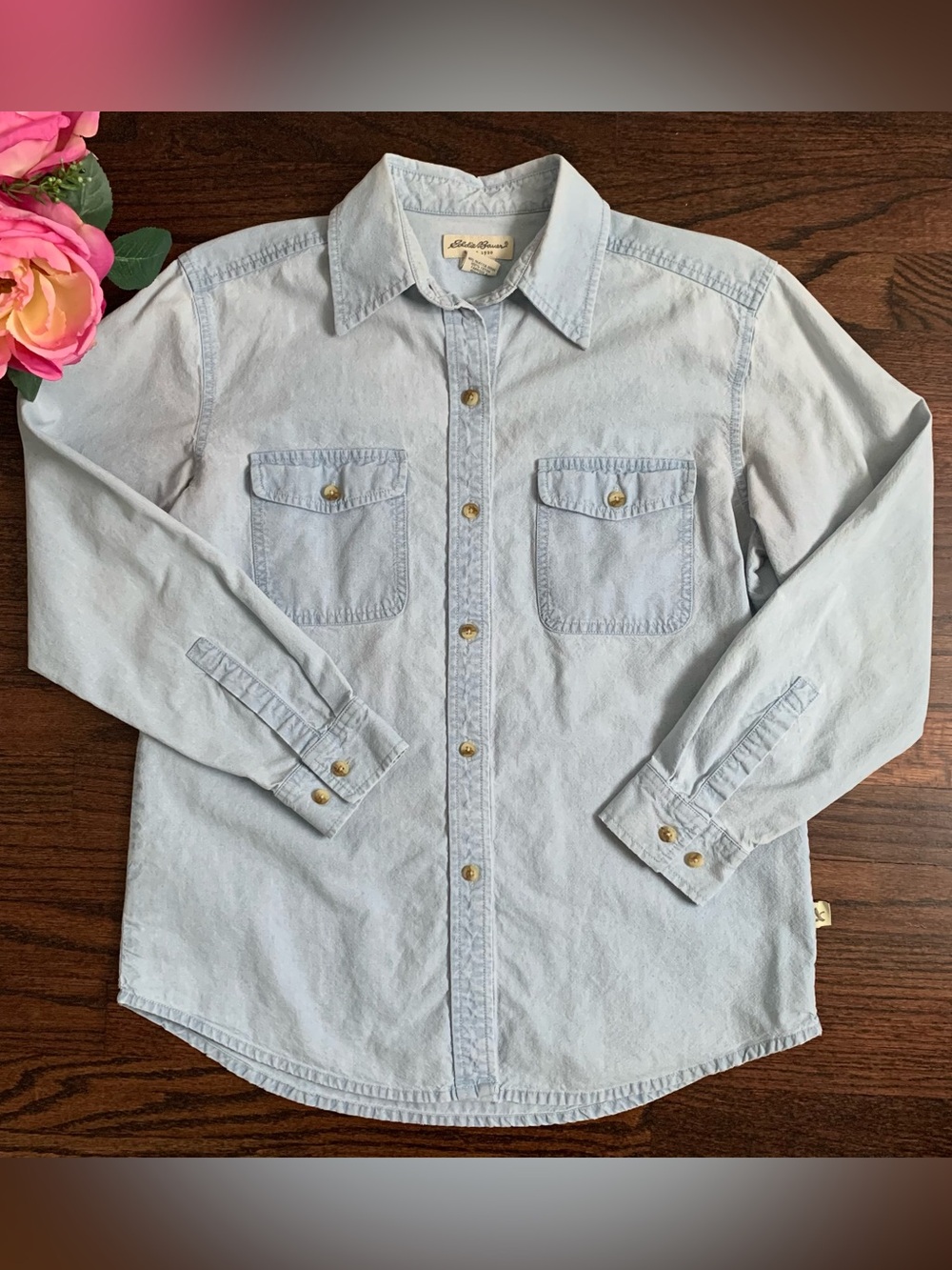 Eddie Bauer relaxed fit button down shirt in size XS